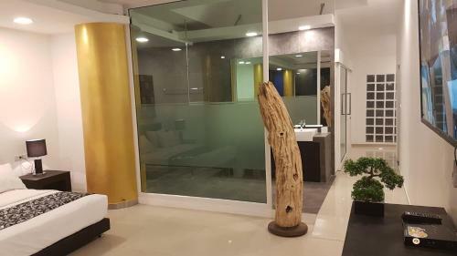 Hotel East Suites