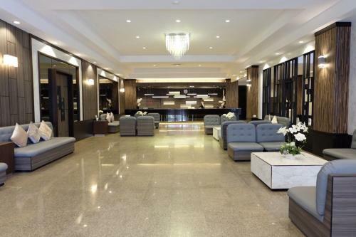 Hotel The Grand Day Night