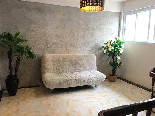 Hotel Me Home Suratthani