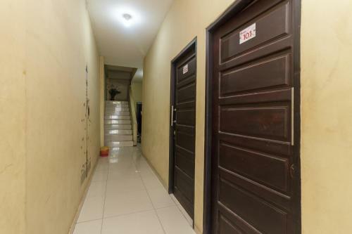 Hostal Reddoorz Near Duta Mall