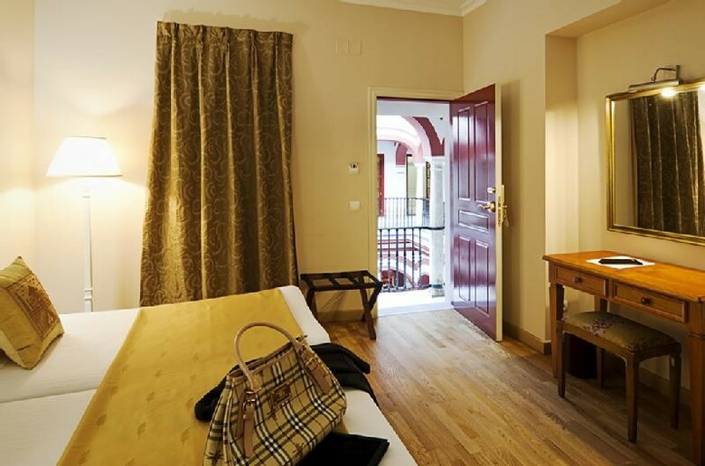 Hotel Husa Las Casas de Los Mercaderes