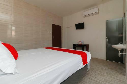 Hostal Reddoorz Plus Near Rs Royal Prima