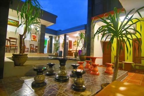 Hostal Deseruni Guest House