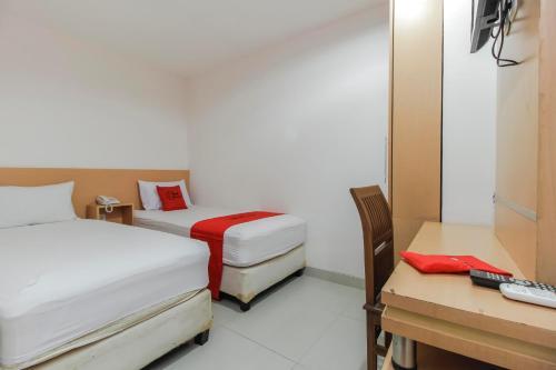 Hostal Reddoorz Plus Near Galaxy Bekasi