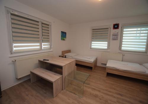 Hostal Ab M�hringen Messe Zimmer