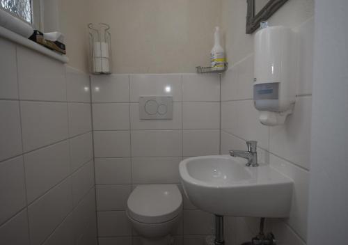 Hostal Ab M�hringen Messe Zimmer