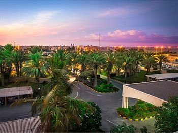 Hotel Makarim Annakheel Village