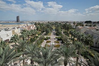 Hotel Makarim Annakheel Village