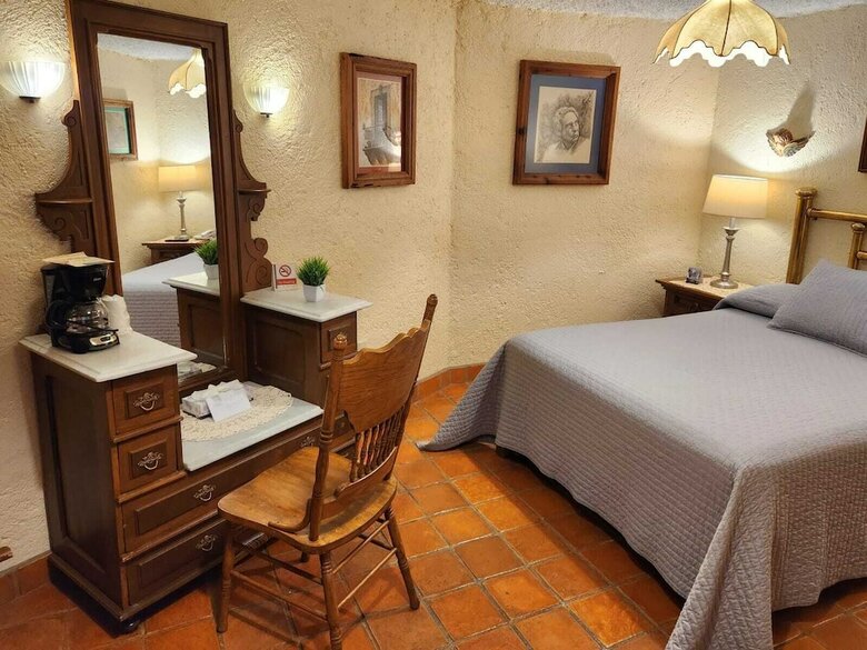 Hotel El Meson De Los Poetas