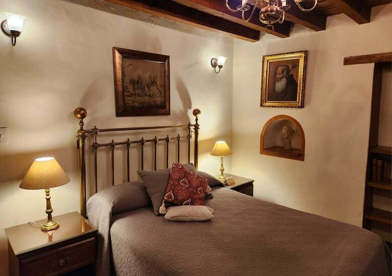 Hotel El Meson De Los Poetas