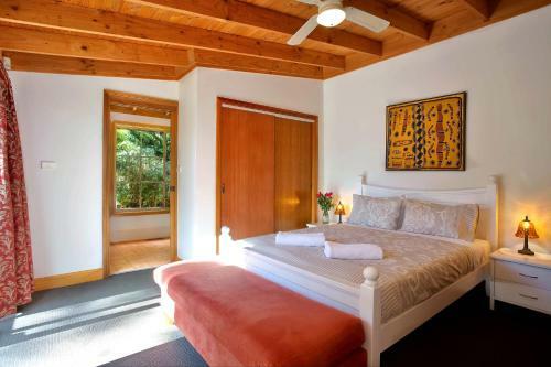 Narrow Neck Lodge