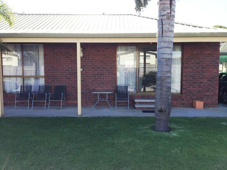 Motel Lakes Jakaranda Holiday Units