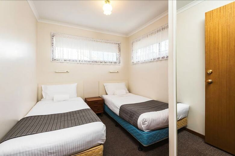 Motel Lakes Jakaranda Holiday Units