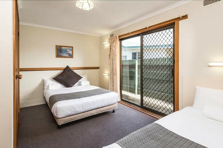 Motel Lakes Jakaranda Holiday Units