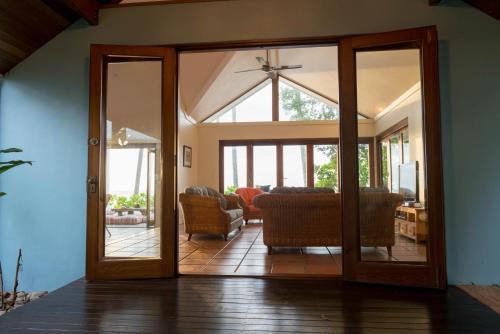 Frangipani Beach House - Newell Beach
