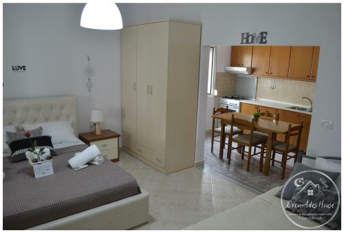 Hostal Dreamades House - Village