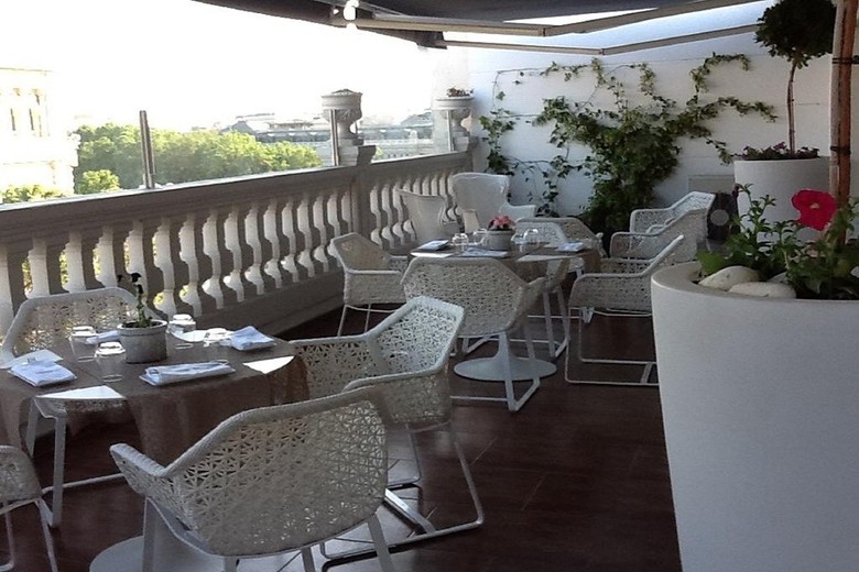 Hotel Luxury Suites
