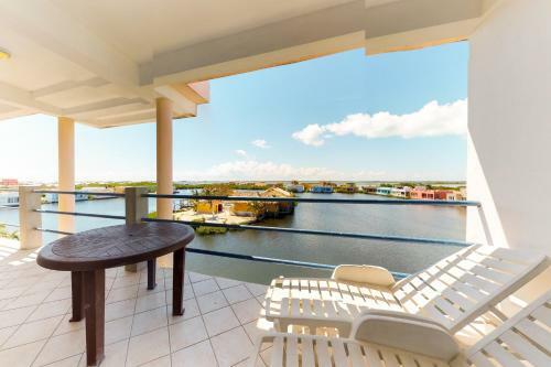 Suite F302 Mara Laguna