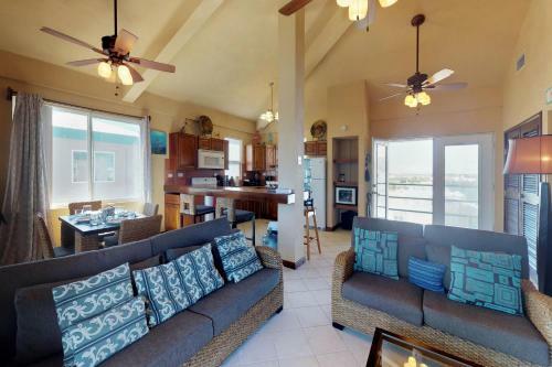 Suite G303 Mara Laguna