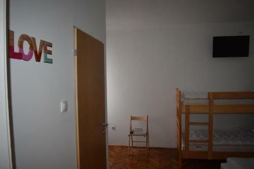 Hostal De Lux Apartment & Rooms Emilia