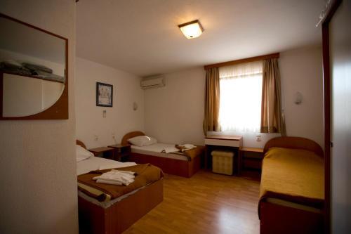Hostal Guesthouse Mts