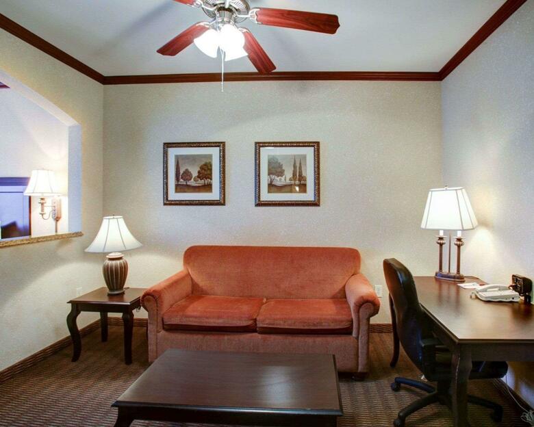 Hotel Comfort Suites University Drive