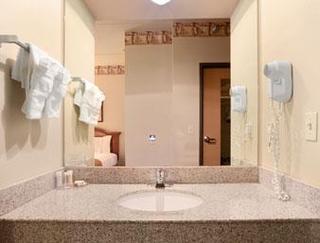Hotel Howard Johnson Inn & Suites