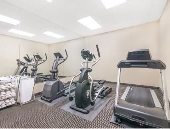 Hotel Howard Johnson Inn & Suites