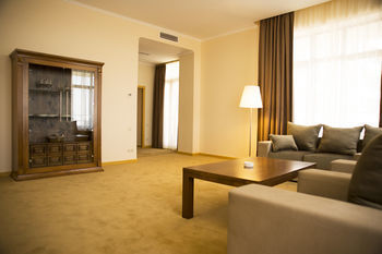 Ani Plaza Hotel