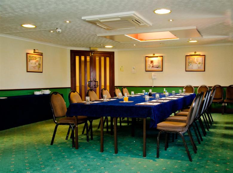 Symphony Lovat Hotel(.)