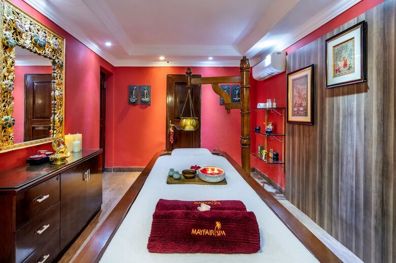 Hotel Mayfair Lagoon