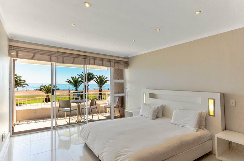 Hotel Mouille Point Village