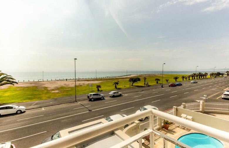 Hotel Mouille Point Village