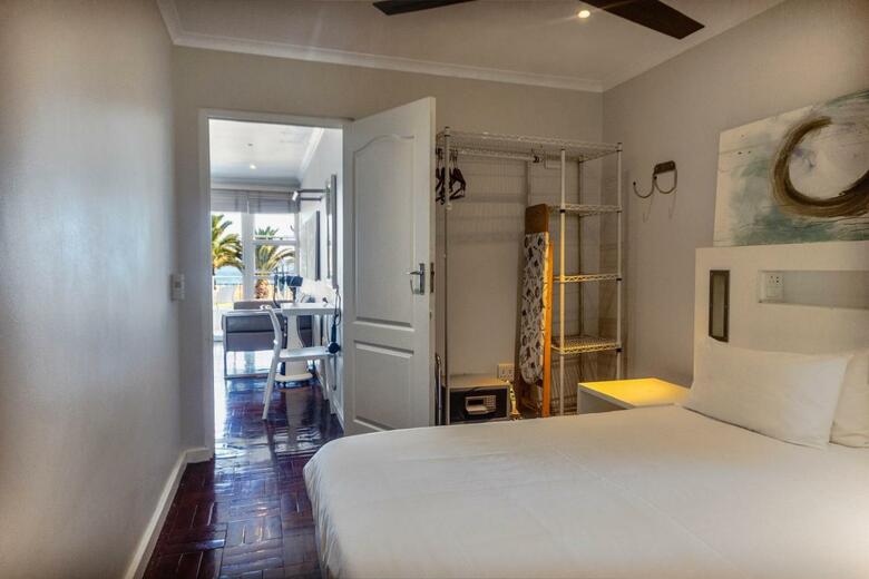 Hotel Mouille Point Village