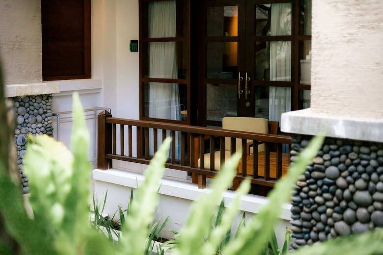 Fourteen Roses Beach Hotel