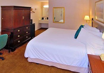 Hotel Econo Lodge Inn & Suites At Ft. Benning