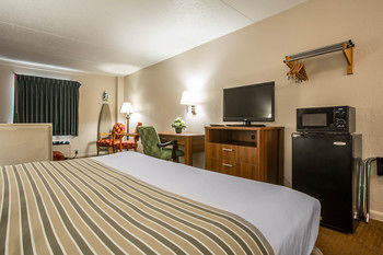 Hotel Econo Lodge Inn & Suites At Ft. Benning
