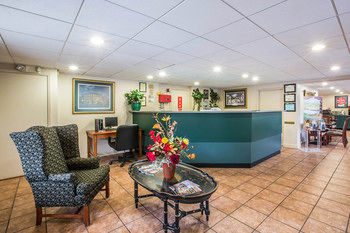 Hotel Econo Lodge Inn & Suites At Ft. Benning
