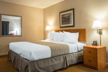 Hotel Econo Lodge Inn & Suites At Ft. Benning