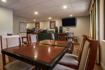 Hotel Econo Lodge Inn & Suites At Ft. Benning