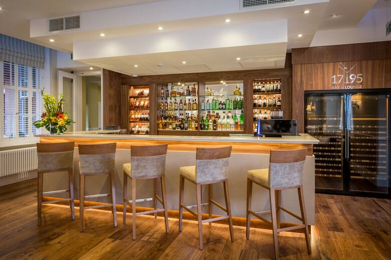 Hotel Oakley Hall