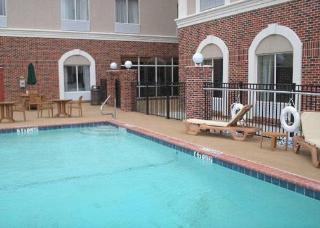 Hotel Comfort Suites Airport