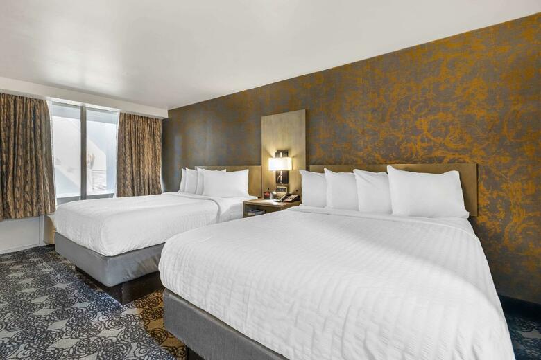 Hotel Clarion Inn & Suites