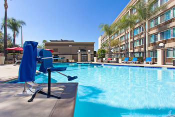 Clarion Hotel Near Fairplex