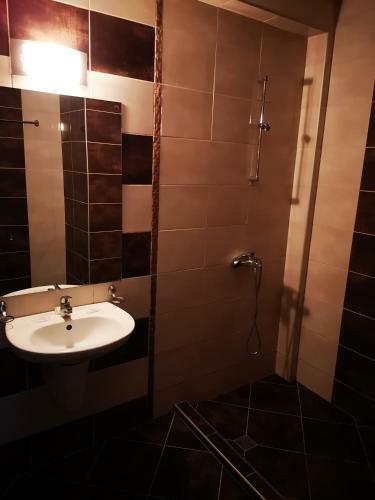 Albergue Hotel Varly Bryag