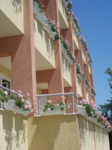 Apartments Einstein - Apartments For Rent