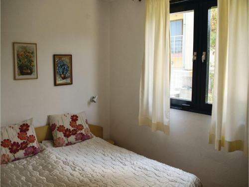 Three-bedroom Holiday Home In Sinemoretz