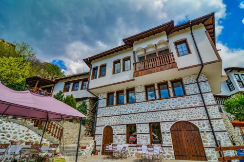 Hostal Manoleva House