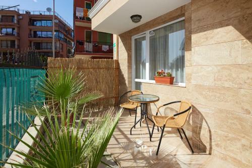 Feniks Apartments