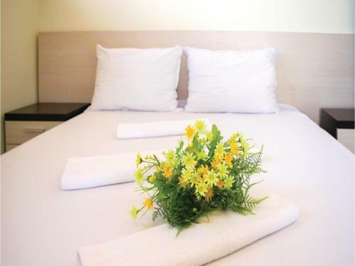 Two-bedroom Apartment In Sinemorets